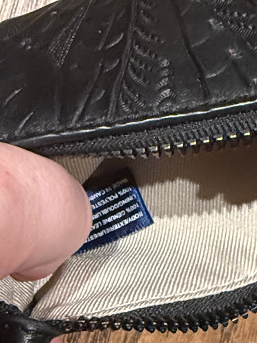 Embossed Black Leather Zip Card Holder Wallet - Picture 3 of 7